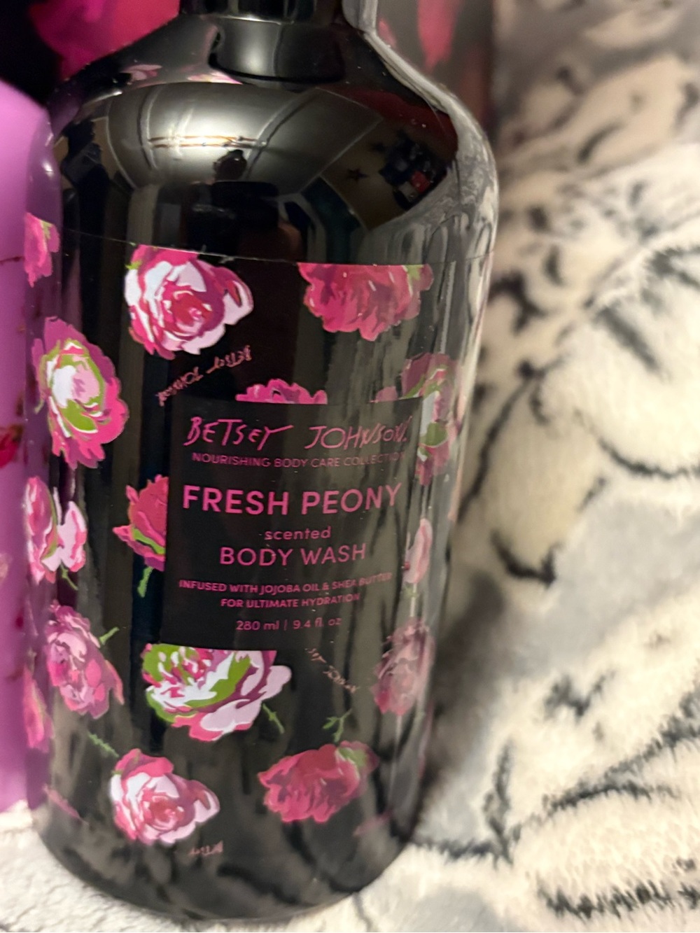 Betsey Johnson Fresh Peony Gift Set Body Wash/Lotion/Butter/Scrub Jojoba New - Picture 4 of 8